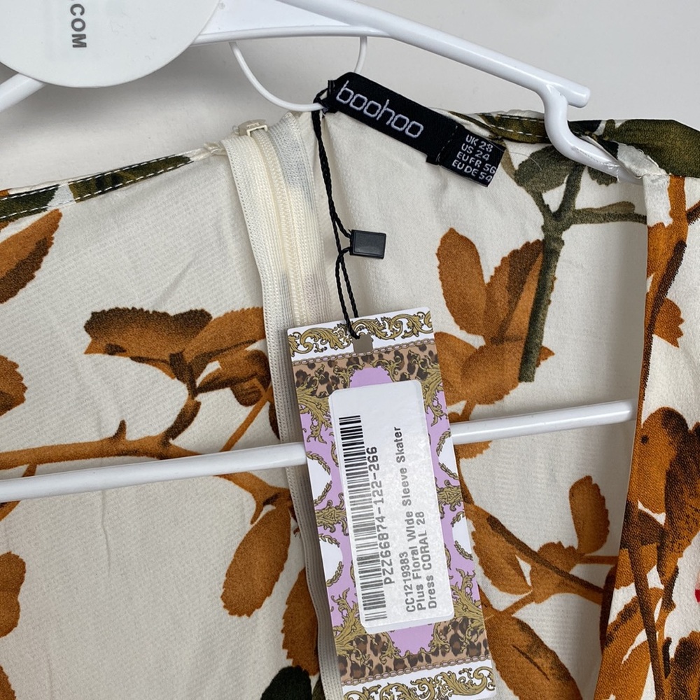 PLUS FLORAL WIDE SLEEVE SKATER DRESS CORAL - Picture 5 of 5